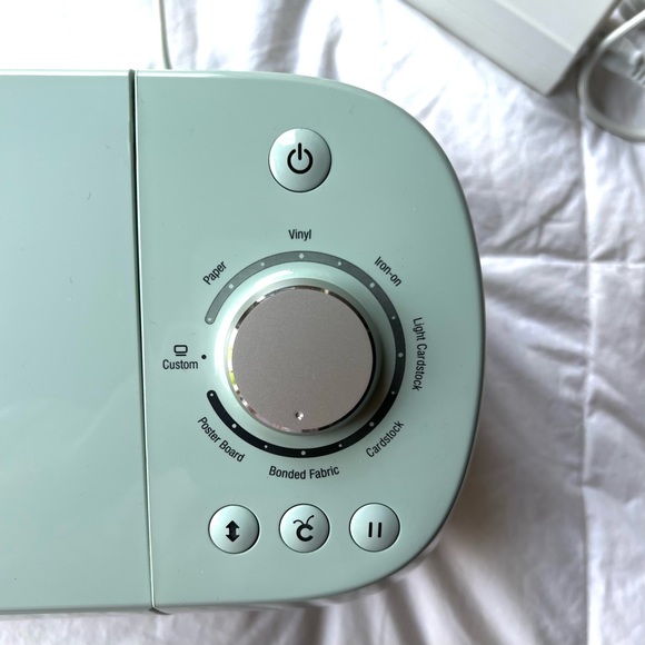 COPY - Cricut Explore Air 2 - Picture 2 of 5